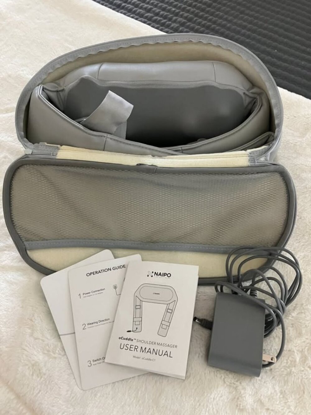 SHOULDER MASSAGER WITH ADJUSTABLE HEAT AND STRAPS OCUDDLE- C1 NEW by Naipo